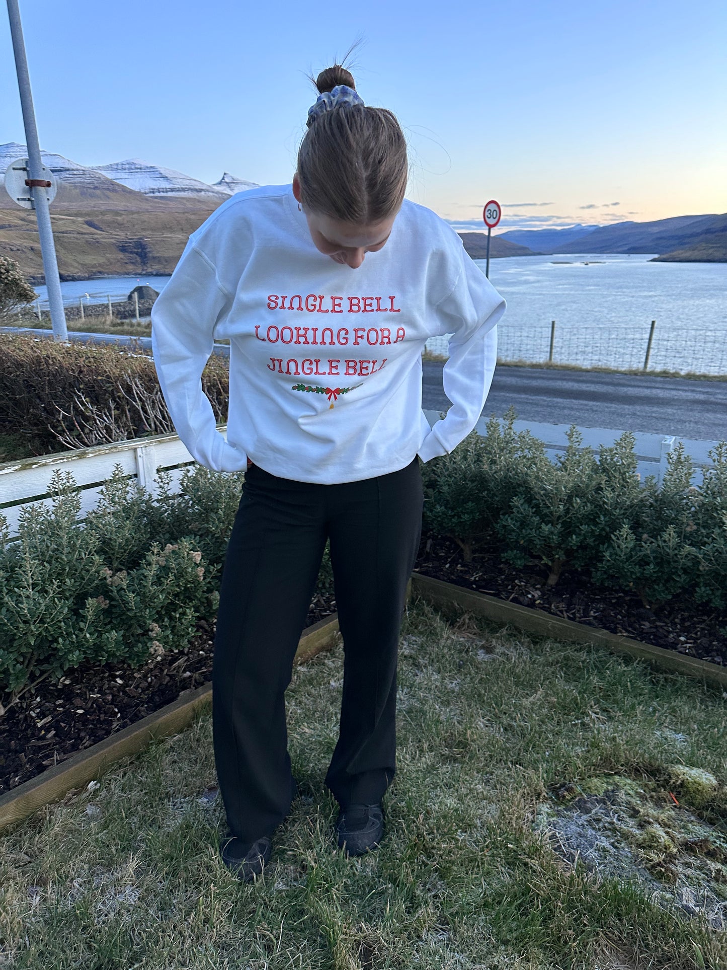 "Single bell" sweatshirt.